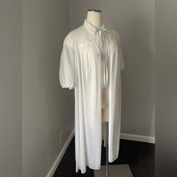 Vanity Fair White Robe with Lace and Blue Ribbon - Picture 1 of 10